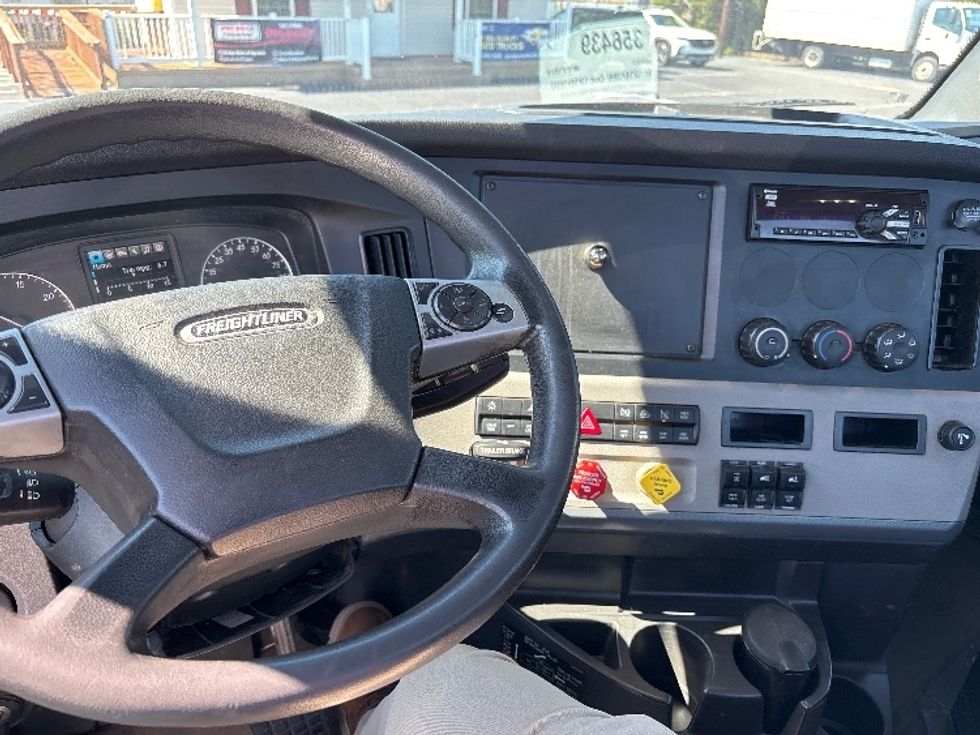 Day Cab Tractor-Heavy Duty Tractors-Freightliner-2020-T11664ST-Concord-NC-175,185\n\t\tmiles-$ 59,500 - Image 11