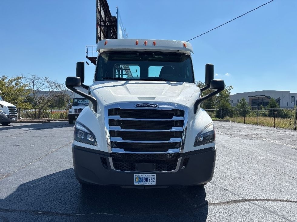 Day Cab Tractor-Heavy Duty Tractors-Freightliner-2020-T11664ST-Concord-NC-175,185\n\t\tmiles-$ 59,500 - Image 2