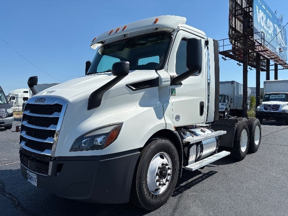 Day Cab Tractor-Heavy Duty Tractors-Freightliner-2020-T11664ST-Concord-NC-175,185\n\t\tmiles-$ 59,500 - Image 3