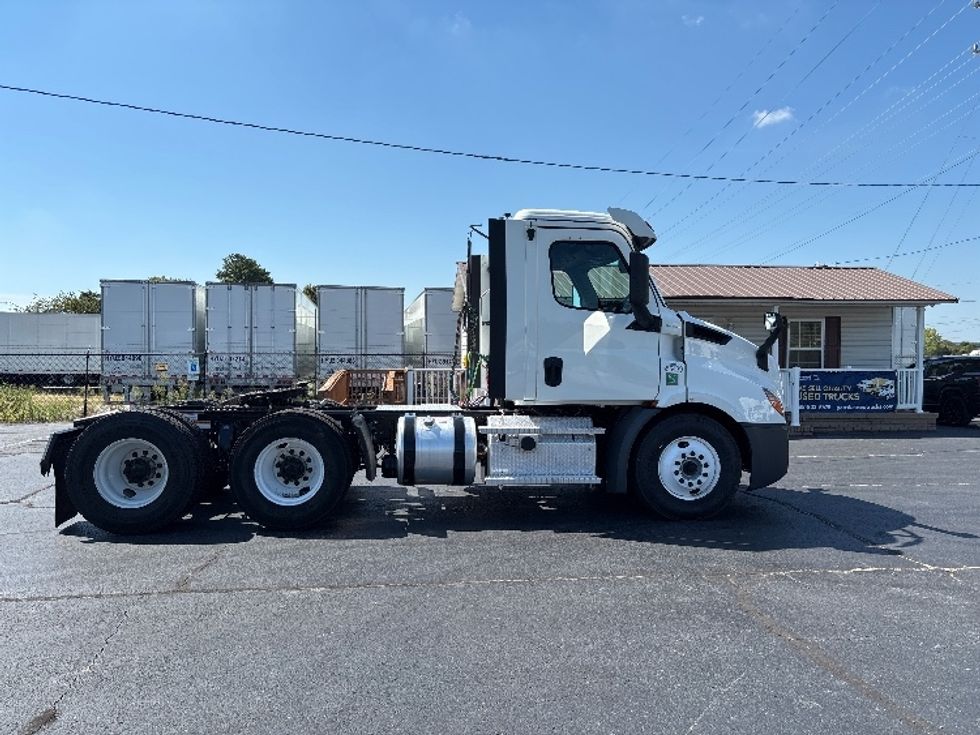 Day Cab Tractor-Heavy Duty Tractors-Freightliner-2020-T11664ST-Concord-NC-175,185\n\t\tmiles-$ 59,500 - Image 8