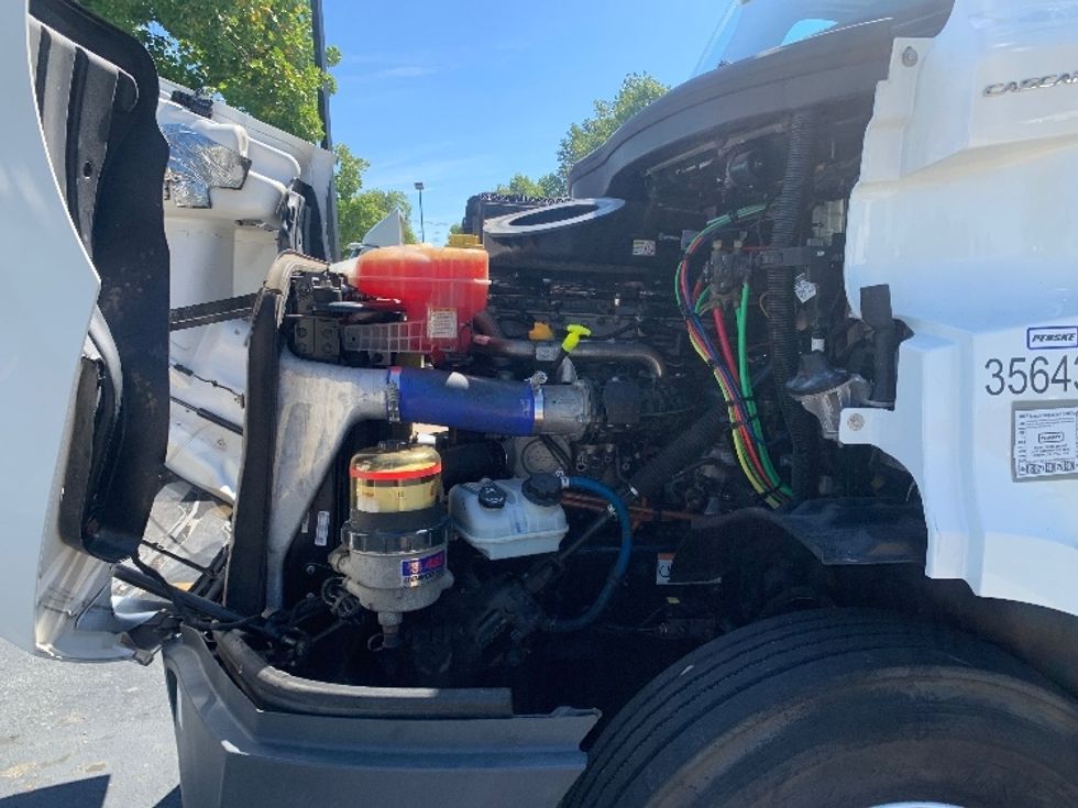 Day Cab Tractor-Heavy Duty Tractors-Freightliner-2020-T11664ST-Concord-NC-176,693\n\t\tmiles-$ 62,500 - Image 16
