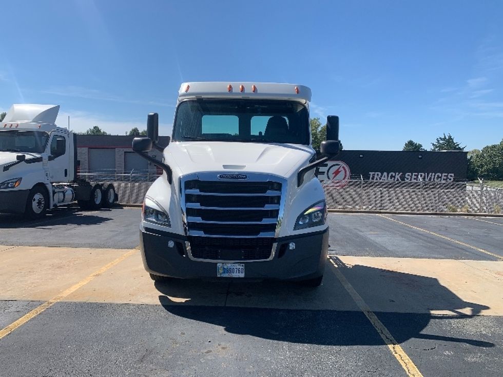Day Cab Tractor-Heavy Duty Tractors-Freightliner-2020-T11664ST-Concord-NC-176,693\n\t\tmiles-$ 62,500 - Image 2
