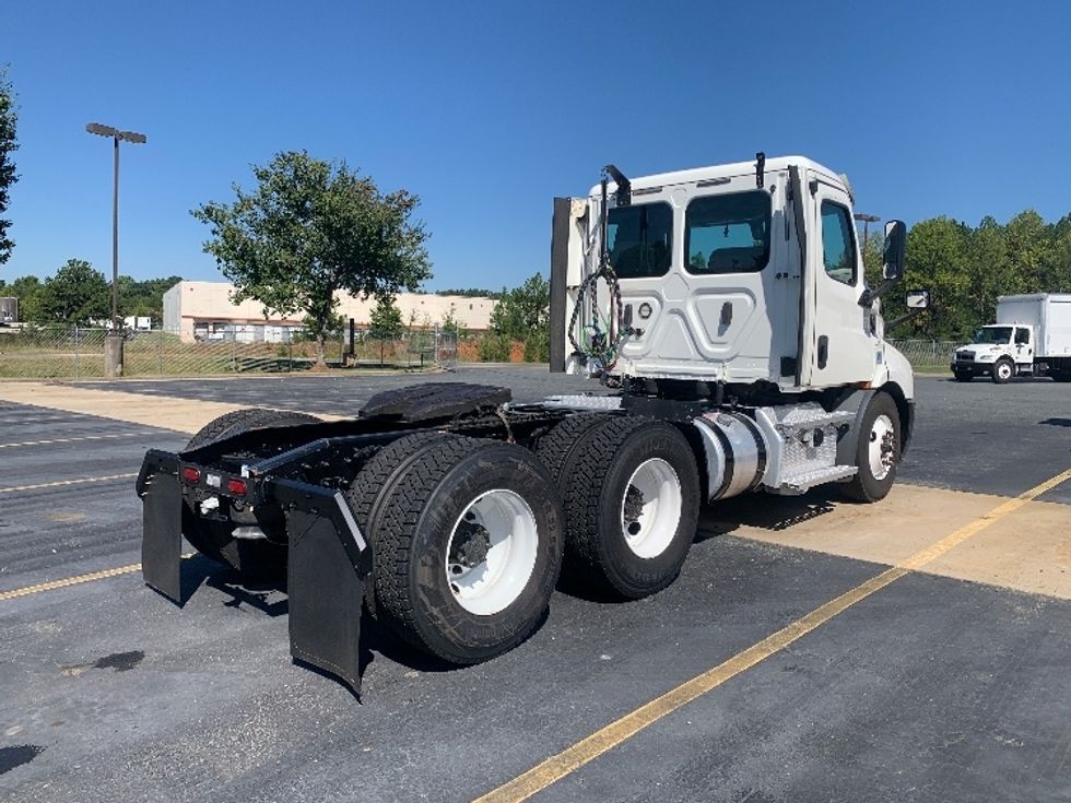 Day Cab Tractor-Heavy Duty Tractors-Freightliner-2020-T11664ST-Concord-NC-176,693\n\t\tmiles-$ 62,500 - Image 7