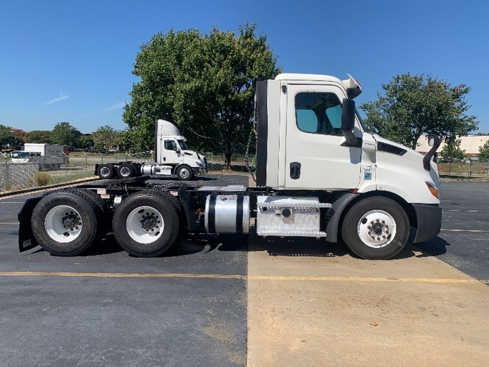 Day Cab Tractor-Heavy Duty Tractors-Freightliner-2020-T11664ST-Concord-NC-176,693\n\t\tmiles-$ 62,500 - Image 8