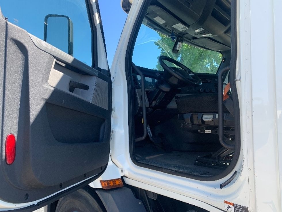 Day Cab Tractor-Heavy Duty Tractors-Freightliner-2020-T11664ST-Concord-NC-176,693\n\t\tmiles-$ 62,500 - Image 9