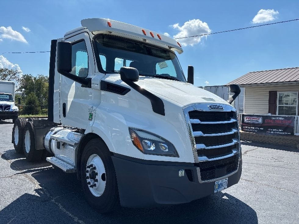 Day Cab Tractor-Heavy Duty Tractors-Freightliner-2020-T11664ST-Concord-NC-185,447\n\t\tmiles-$ 59,000 - Image 1