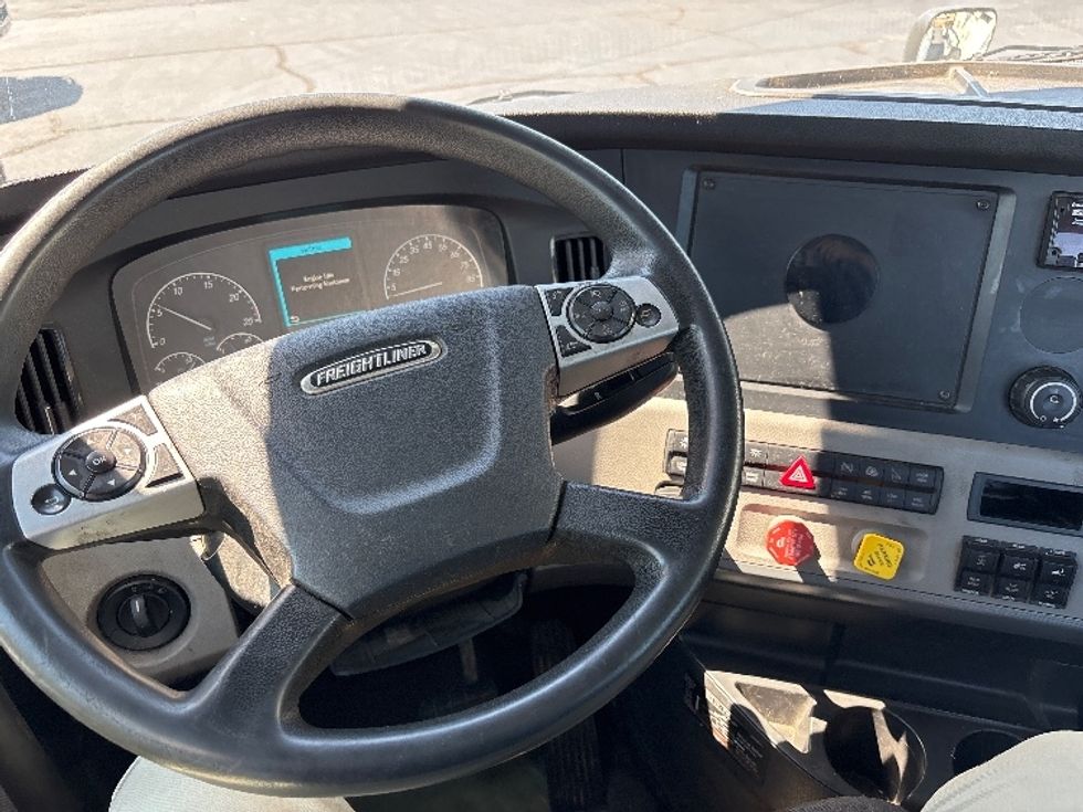 Day Cab Tractor-Heavy Duty Tractors-Freightliner-2020-T11664ST-Concord-NC-185,447\n\t\tmiles-$ 59,000 - Image 11