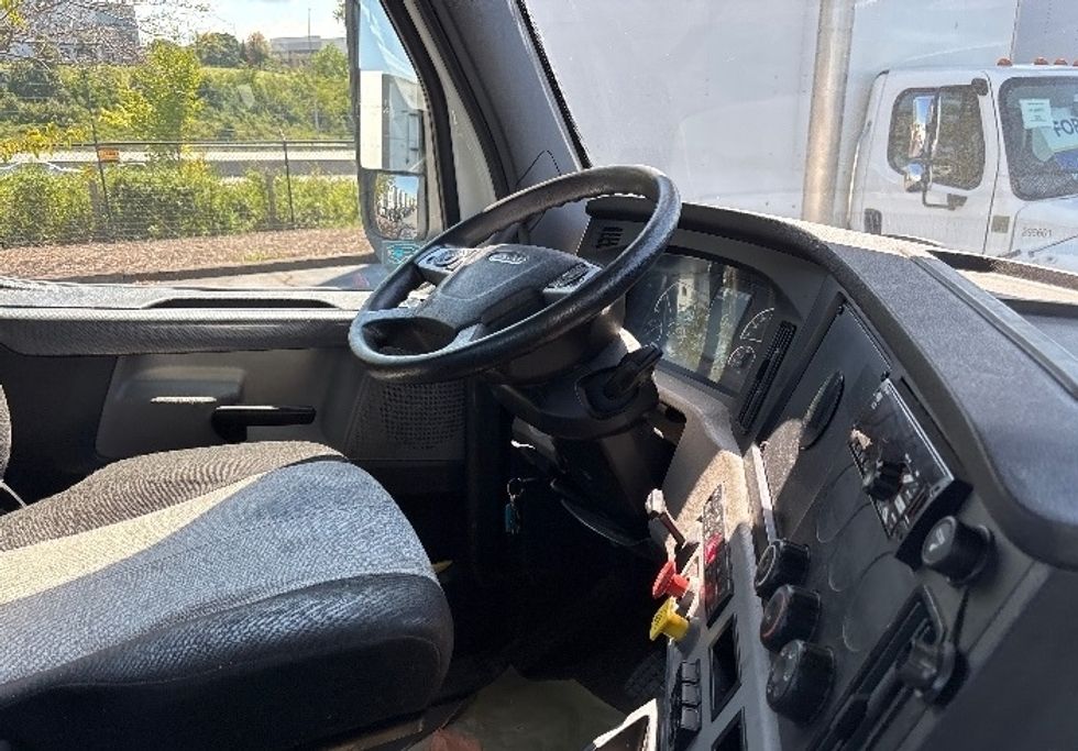 Day Cab Tractor-Heavy Duty Tractors-Freightliner-2020-T11664ST-Concord-NC-185,447\n\t\tmiles-$ 59,000 - Image 14