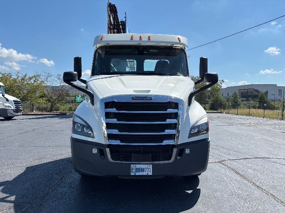 Day Cab Tractor-Heavy Duty Tractors-Freightliner-2020-T11664ST-Concord-NC-185,447\n\t\tmiles-$ 59,000 - Image 2