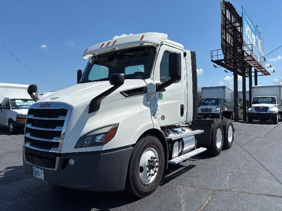 Day Cab Tractor-Heavy Duty Tractors-Freightliner-2020-T11664ST-Concord-NC-185,447\n\t\tmiles-$ 59,000 - Image 3