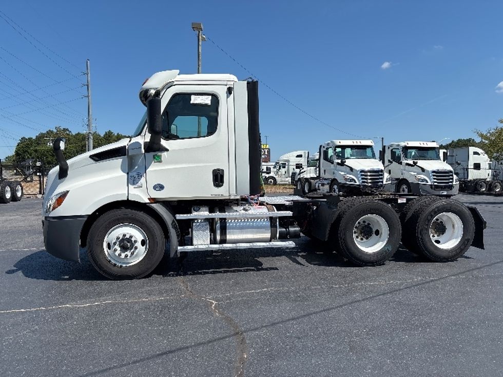 Day Cab Tractor-Heavy Duty Tractors-Freightliner-2020-T11664ST-Concord-NC-185,447\n\t\tmiles-$ 59,000 - Image 4