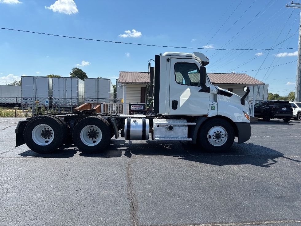 Day Cab Tractor-Heavy Duty Tractors-Freightliner-2020-T11664ST-Concord-NC-185,447\n\t\tmiles-$ 59,000 - Image 8