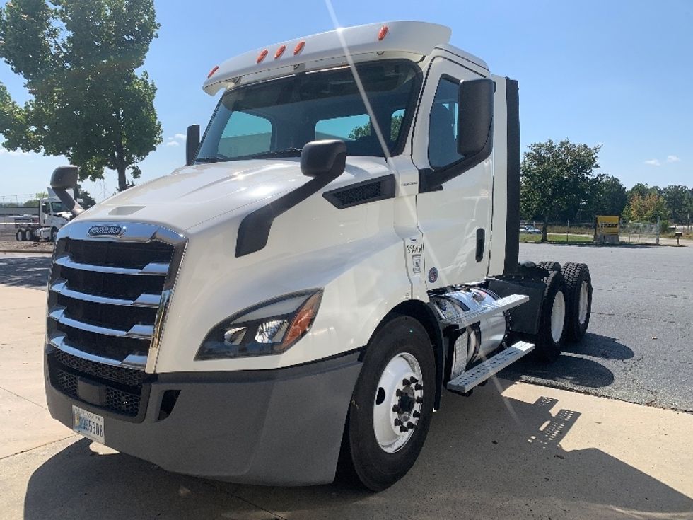 Day Cab Tractor-Heavy Duty Tractors-Freightliner-2020-T11664ST-Concord-NC-193,654\n\t\tmiles-$ 58,500 - Image 3