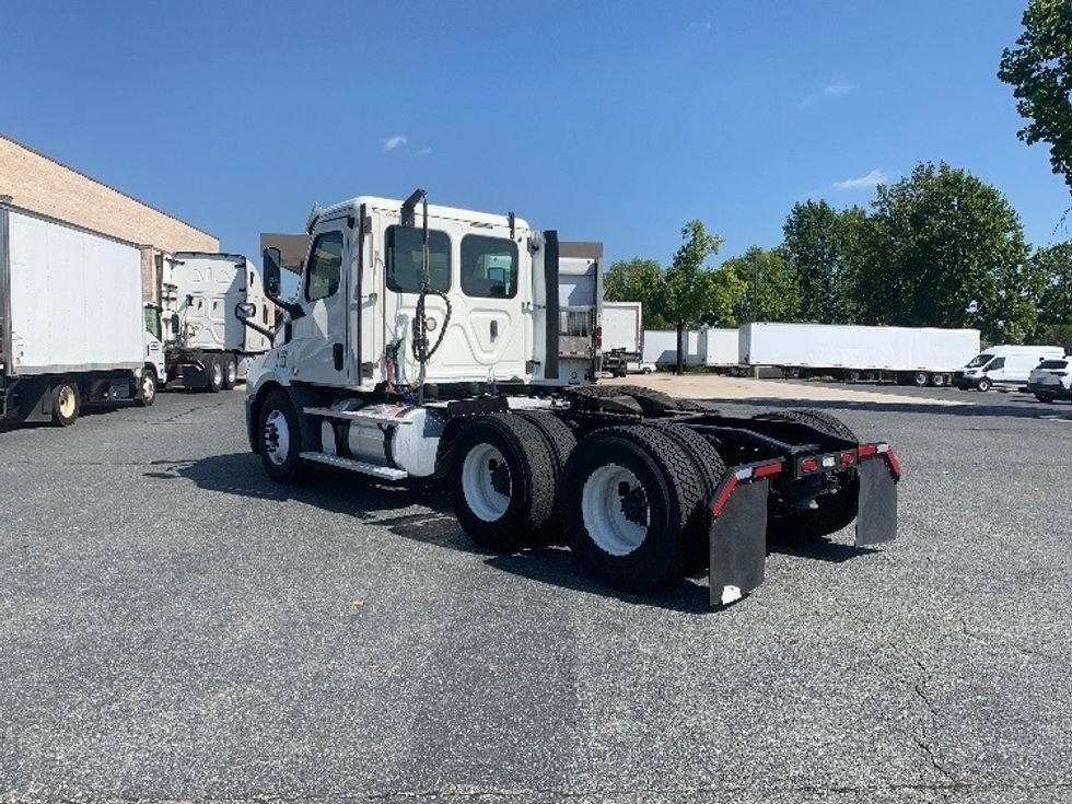 Day Cab Tractor-Heavy Duty Tractors-Freightliner-2020-T11664ST-Concord-NC-193,654\n\t\tmiles-$ 58,500 - Image 5