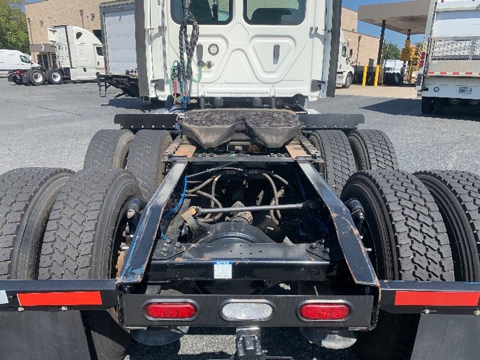 Day Cab Tractor-Heavy Duty Tractors-Freightliner-2020-T11664ST-Concord-NC-193,654\n\t\tmiles-$ 58,500 - Image 6