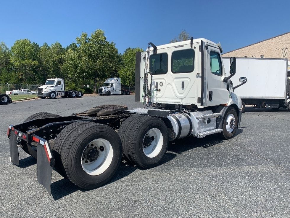 Day Cab Tractor-Heavy Duty Tractors-Freightliner-2020-T11664ST-Concord-NC-193,654\n\t\tmiles-$ 58,500 - Image 7