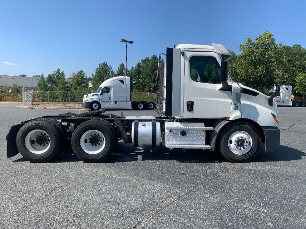 Day Cab Tractor-Heavy Duty Tractors-Freightliner-2020-T11664ST-Concord-NC-193,654\n\t\tmiles-$ 58,500 - Image 8