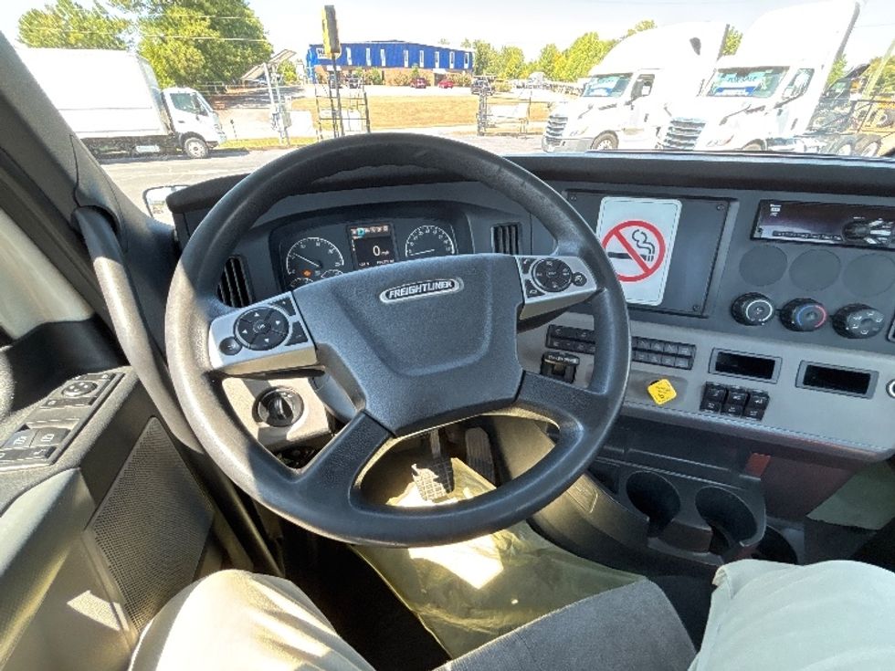 Day Cab Tractor-Heavy Duty Tractors-Freightliner-2020-T11664ST-Concord-NC-194,228\n\t\tmiles-$ 58,500 - Image 10