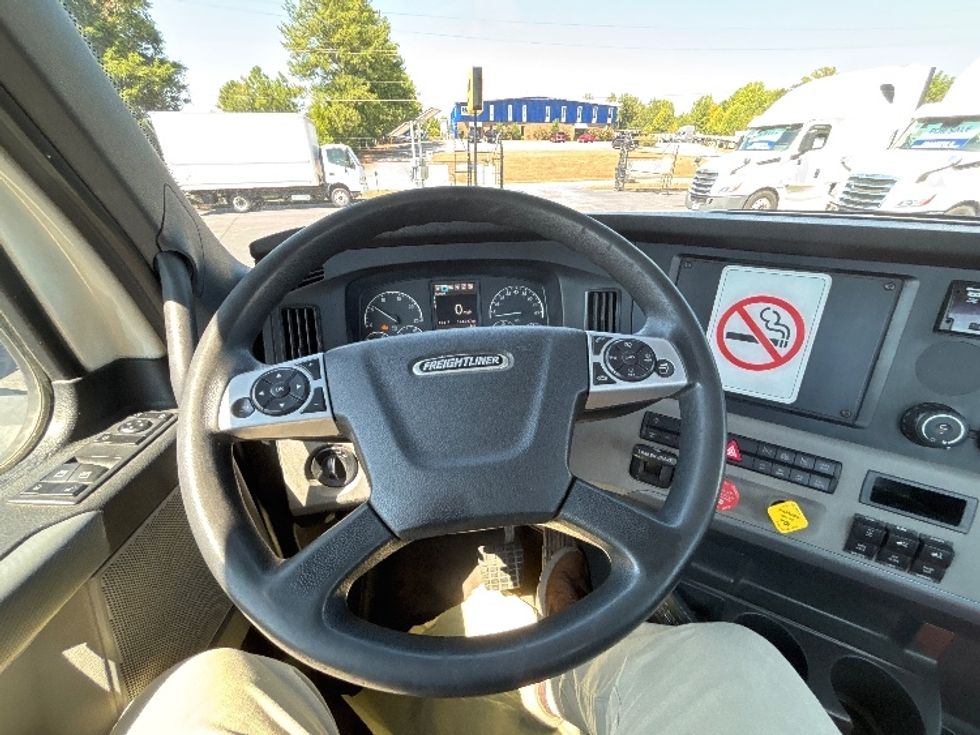 Day Cab Tractor-Heavy Duty Tractors-Freightliner-2020-T11664ST-Concord-NC-194,228\n\t\tmiles-$ 58,500 - Image 11