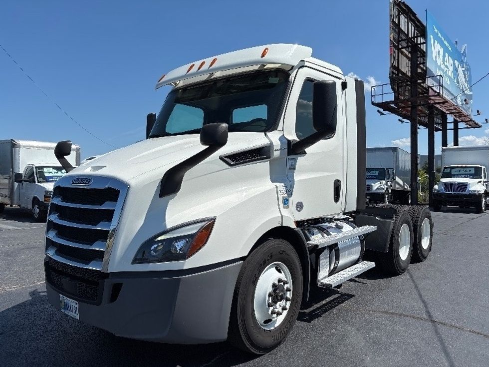 Day Cab Tractor-Heavy Duty Tractors-Freightliner-2020-T11664ST-Concord-NC-194,228\n\t\tmiles-$ 58,500 - Image 3
