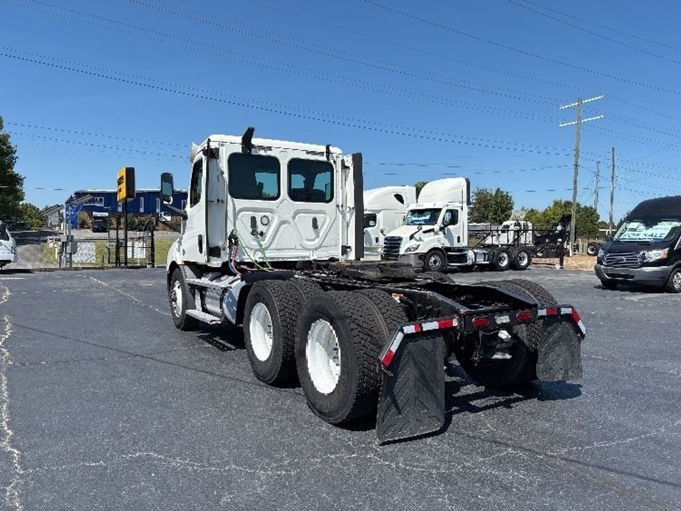 Day Cab Tractor-Heavy Duty Tractors-Freightliner-2020-T11664ST-Concord-NC-194,228\n\t\tmiles-$ 58,500 - Image 5