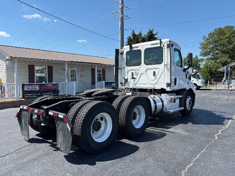 Day Cab Tractor-Heavy Duty Tractors-Freightliner-2020-T11664ST-Concord-NC-194,228\n\t\tmiles-$ 58,500 - Image 7