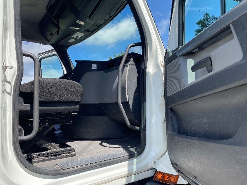 Day Cab Tractor-Heavy Duty Tractors-Freightliner-2020-T11664ST-Concord-NC-330,437\n\t\tmiles-$ 50,250 - Image 12