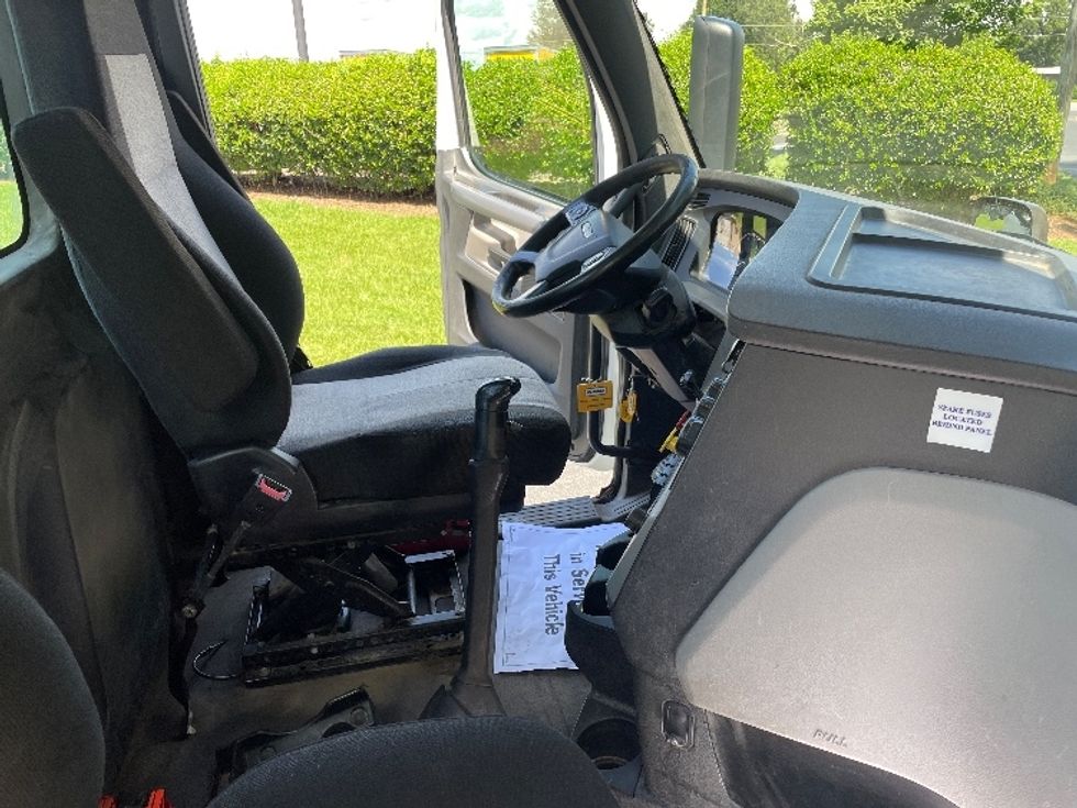 Day Cab Tractor-Heavy Duty Tractors-Freightliner-2020-T11664ST-Concord-NC-330,437\n\t\tmiles-$ 50,250 - Image 14