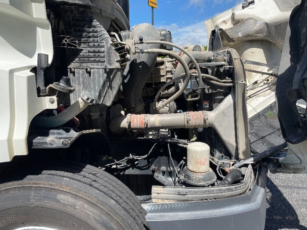 Day Cab Tractor-Heavy Duty Tractors-Freightliner-2020-T11664ST-Concord-NC-330,437\n\t\tmiles-$ 50,250 - Image 15