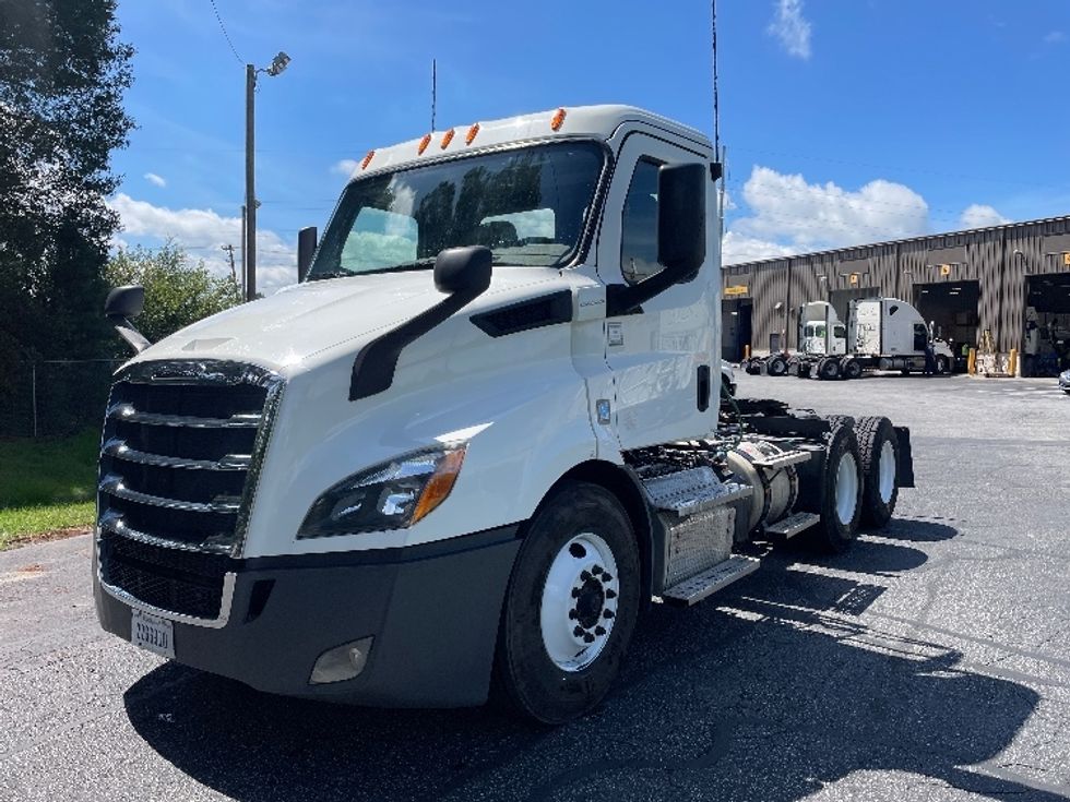 Day Cab Tractor-Heavy Duty Tractors-Freightliner-2020-T11664ST-Concord-NC-330,437\n\t\tmiles-$ 50,250 - Image 3