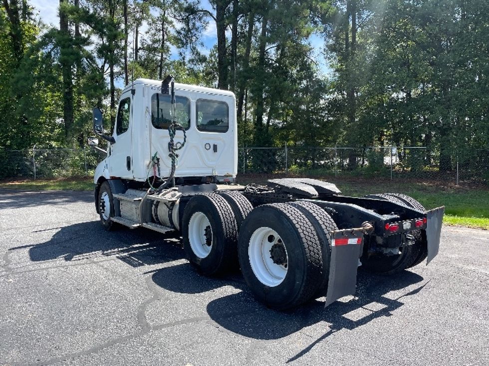 Day Cab Tractor-Heavy Duty Tractors-Freightliner-2020-T11664ST-Concord-NC-330,437\n\t\tmiles-$ 50,250 - Image 5