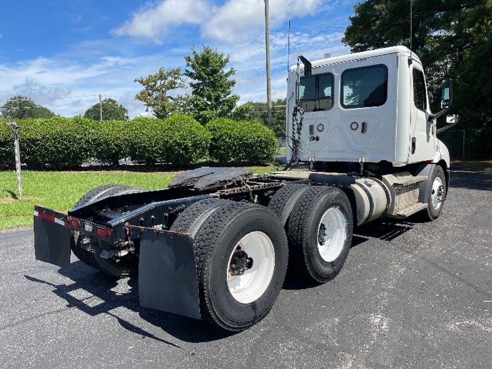Day Cab Tractor-Heavy Duty Tractors-Freightliner-2020-T11664ST-Concord-NC-330,437\n\t\tmiles-$ 50,250 - Image 7