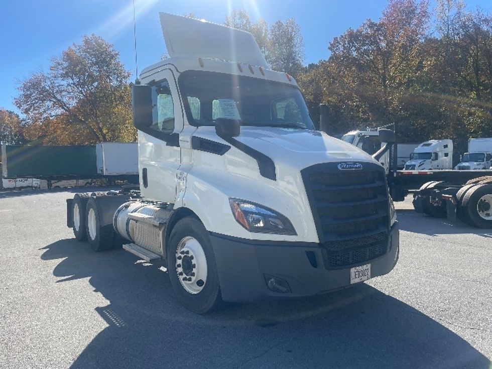 Day Cab Tractor-Heavy Duty Tractors-Freightliner-2020-T11664ST-Dalton-GA-201,384\n\t\tmiles-$ 55,250 - Image 1