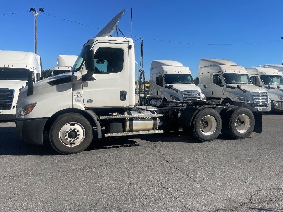 Day Cab Tractor-Heavy Duty Tractors-Freightliner-2020-T11664ST-Dalton-GA-201,384\n\t\tmiles-$ 55,250 - Image 4