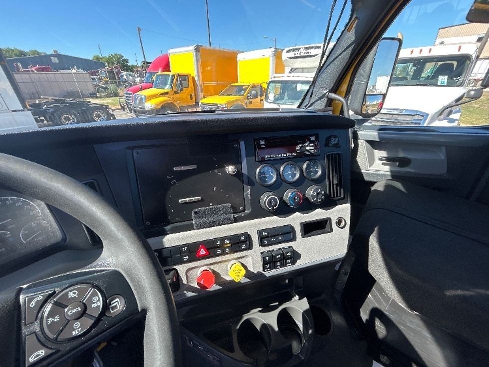 Day Cab Tractor-Heavy Duty Tractors-Freightliner-2020-T11664ST-Denver-CO-409,102\n\t\tmiles-$ 45,250 - Image 10