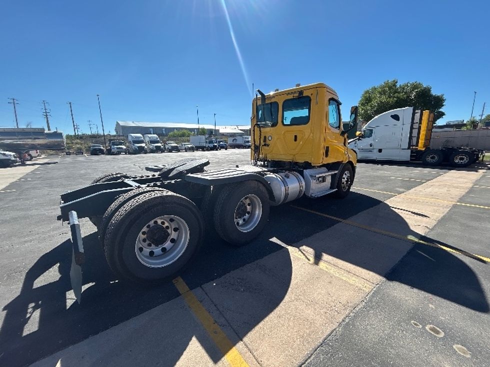 Day Cab Tractor-Heavy Duty Tractors-Freightliner-2020-T11664ST-Denver-CO-409,102\n\t\tmiles-$ 45,250 - Image 7