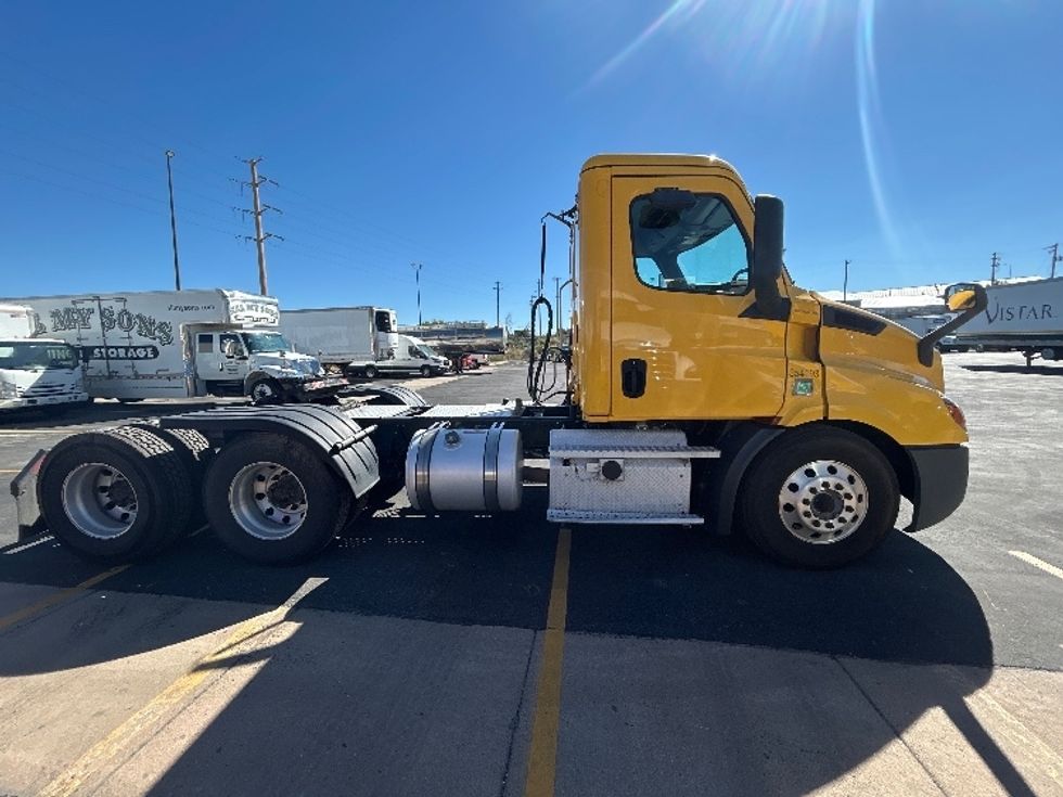 Day Cab Tractor-Heavy Duty Tractors-Freightliner-2020-T11664ST-Denver-CO-409,102\n\t\tmiles-$ 45,250 - Image 8