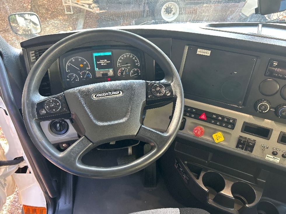 Day Cab Tractor-Heavy Duty Tractors-Freightliner-2020-T11664ST-Duluth-GA-343,616\n\t\tmiles-$ 52,250 - Image 11