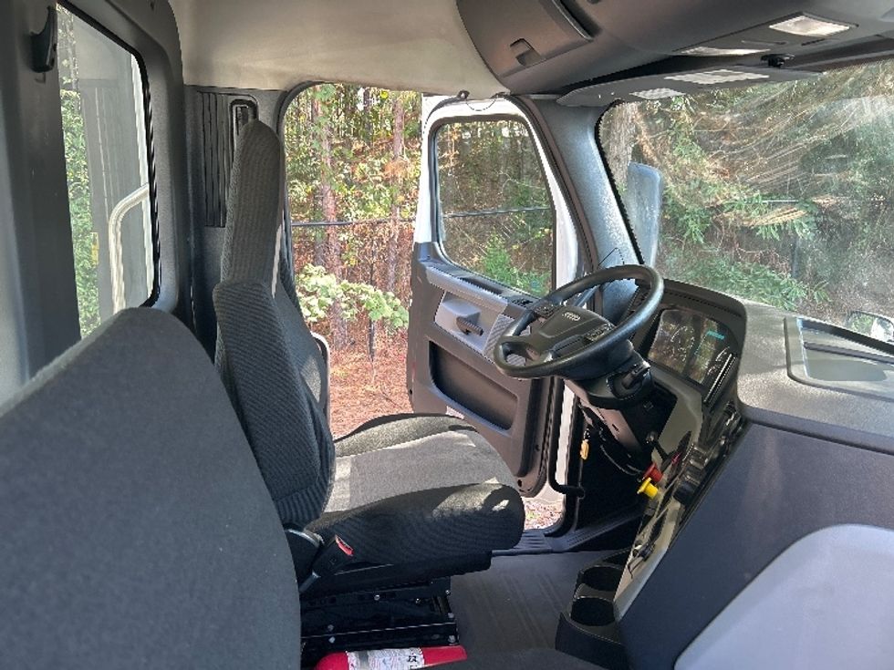 Day Cab Tractor-Heavy Duty Tractors-Freightliner-2020-T11664ST-Duluth-GA-343,616\n\t\tmiles-$ 52,250 - Image 14