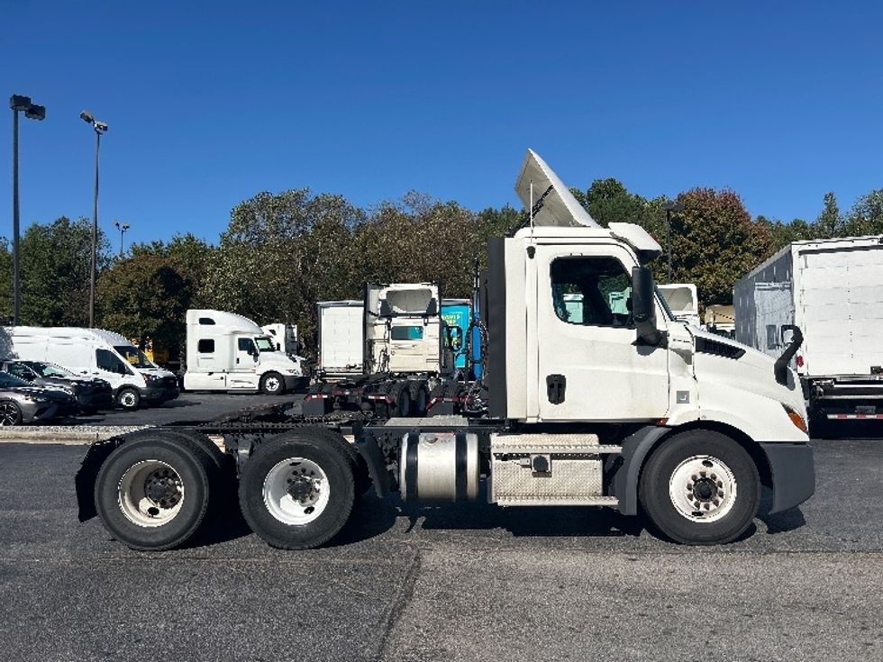 Day Cab Tractor-Heavy Duty Tractors-Freightliner-2020-T11664ST-Duluth-GA-343,616\n\t\tmiles-$ 52,250 - Image 8