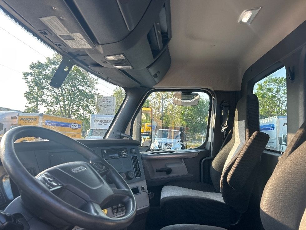 Day Cab Tractor-Heavy Duty Tractors-Freightliner-2020-T11664ST-Duluth-GA-486,749\n\t\tmiles-$ 44,500 - Image 10