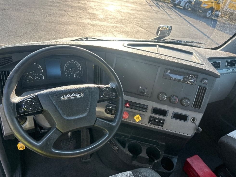 Day Cab Tractor-Heavy Duty Tractors-Freightliner-2020-T11664ST-Duluth-GA-486,749\n\t\tmiles-$ 44,500 - Image 11