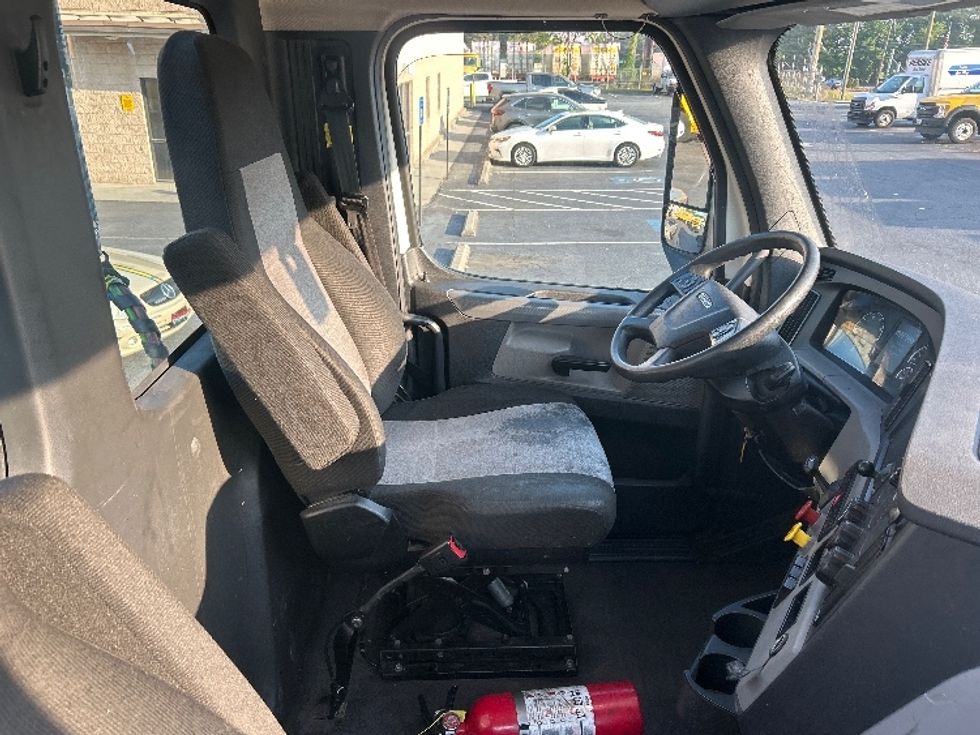 Day Cab Tractor-Heavy Duty Tractors-Freightliner-2020-T11664ST-Duluth-GA-486,749\n\t\tmiles-$ 44,500 - Image 14