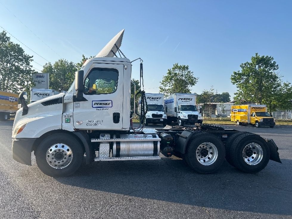 Day Cab Tractor-Heavy Duty Tractors-Freightliner-2020-T11664ST-Duluth-GA-486,749\n\t\tmiles-$ 44,500 - Image 4