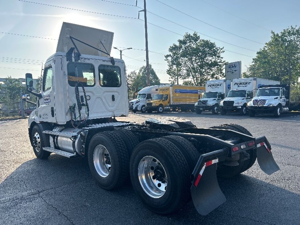 Day Cab Tractor-Heavy Duty Tractors-Freightliner-2020-T11664ST-Duluth-GA-486,749\n\t\tmiles-$ 44,500 - Image 5