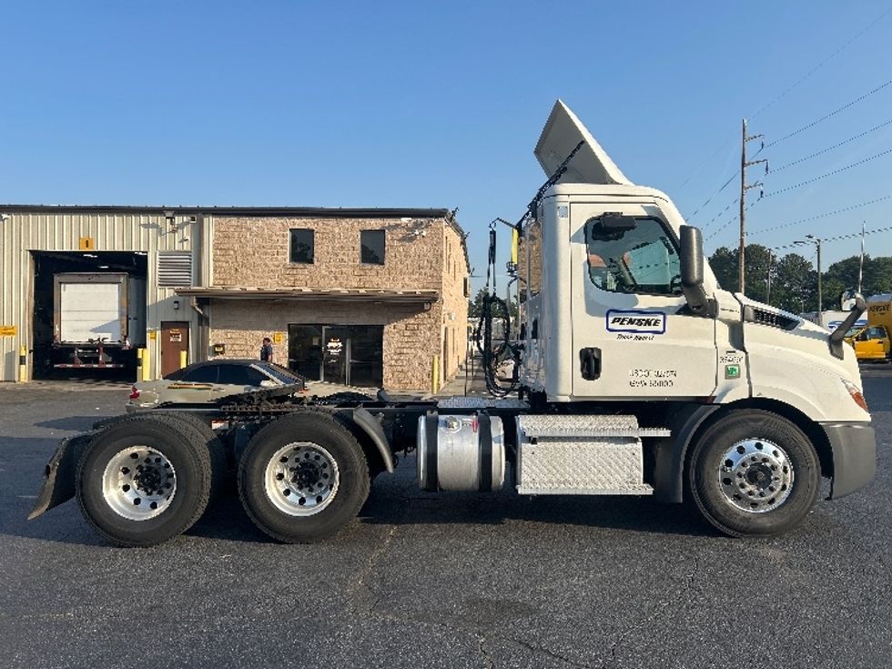 Day Cab Tractor-Heavy Duty Tractors-Freightliner-2020-T11664ST-Duluth-GA-486,749\n\t\tmiles-$ 44,500 - Image 8