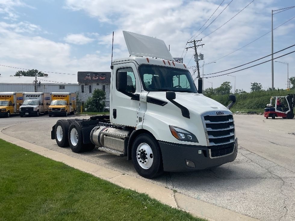 Day Cab Tractor-Heavy Duty Tractors-Freightliner-2020-T11664ST-East Chicago-IN-122,298\n\t\tmiles-$ 64,750 - Image 1