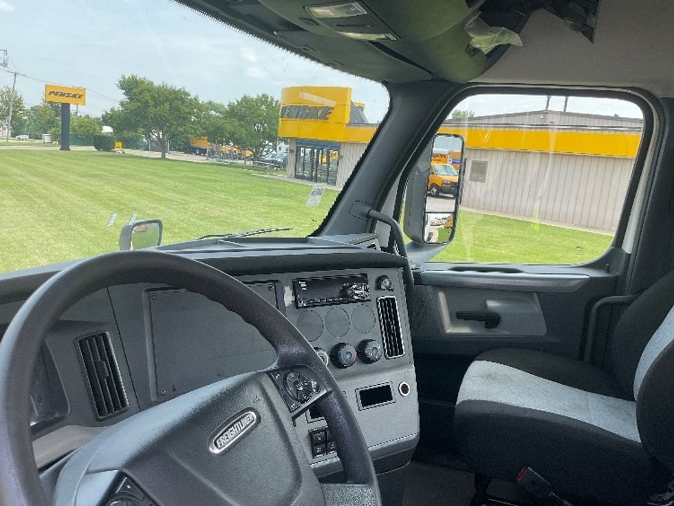 Day Cab Tractor-Heavy Duty Tractors-Freightliner-2020-T11664ST-East Chicago-IN-122,298\n\t\tmiles-$ 64,750 - Image 10