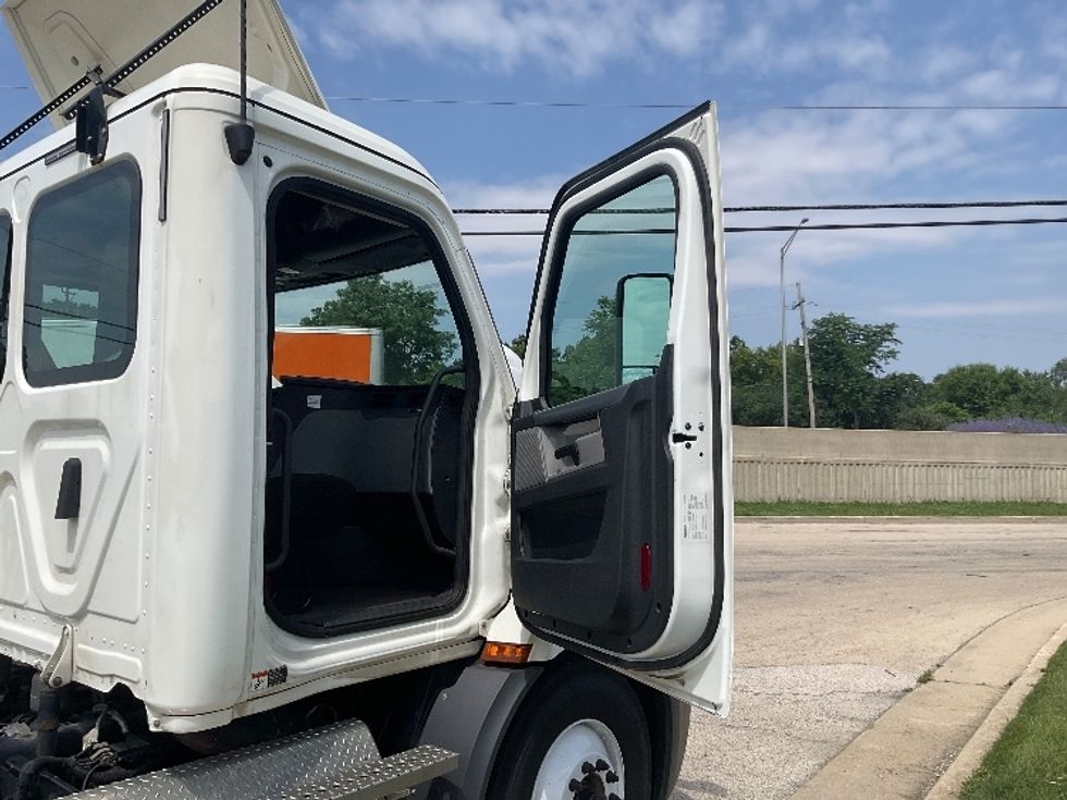 Day Cab Tractor-Heavy Duty Tractors-Freightliner-2020-T11664ST-East Chicago-IN-122,298\n\t\tmiles-$ 64,750 - Image 12