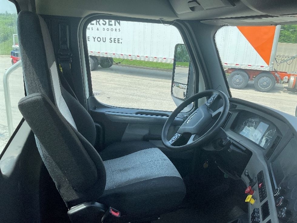 Day Cab Tractor-Heavy Duty Tractors-Freightliner-2020-T11664ST-East Chicago-IN-122,298\n\t\tmiles-$ 64,750 - Image 14